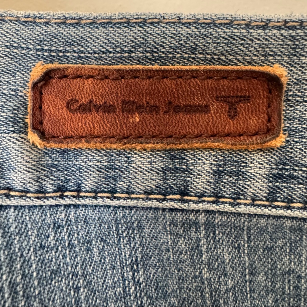 Vintage Calvin Klein mid rise Wide Cuff Cropped Jeans - Picture 6 of 9